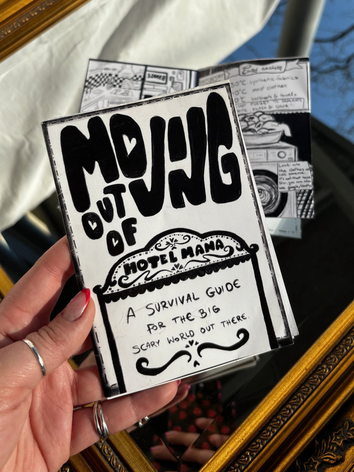 ·MOVING OUT OF HOTEL MAMA· Zine